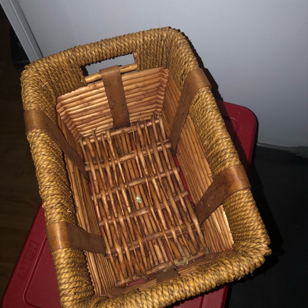 Beautiful Basket - Picture 4 of 4